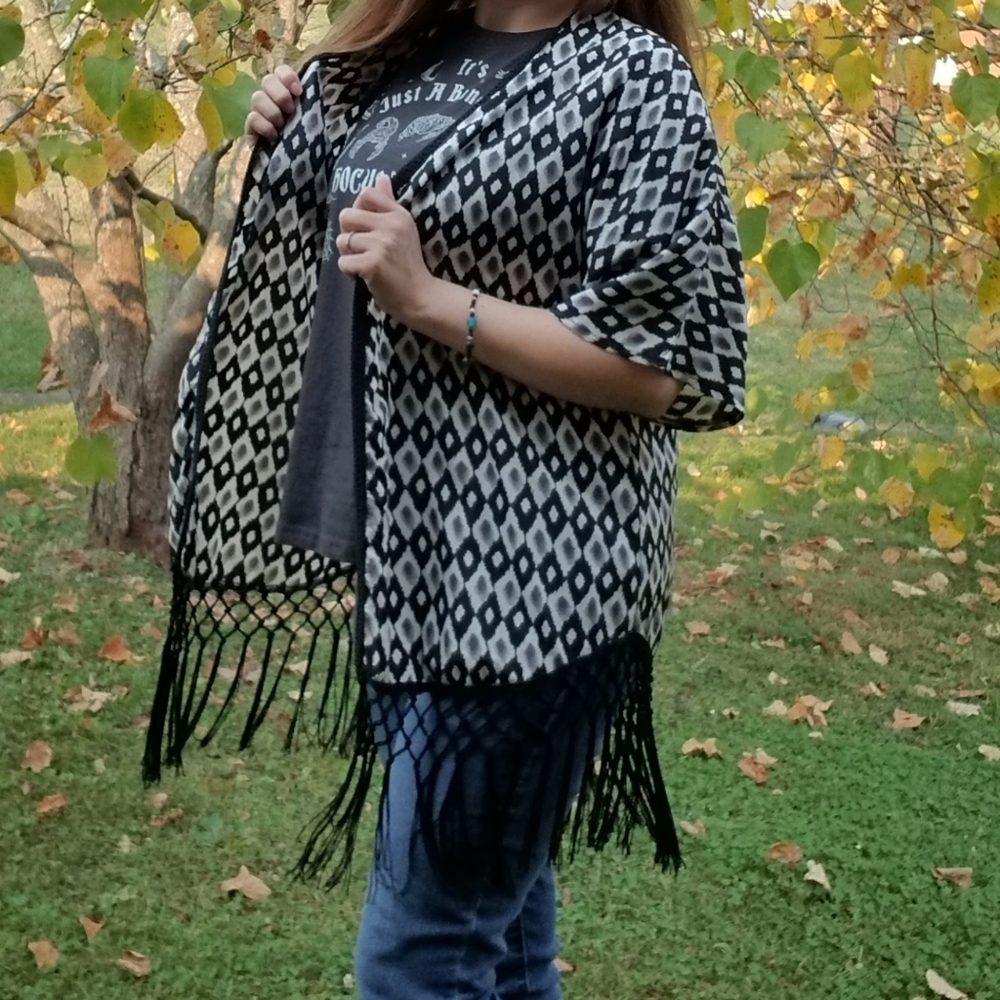 Altar'd State M black white fringe kimono cardigan
